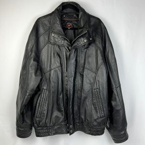 Wilson’s Leather black jacket for men. Size 2LT. Pockets inside and out.